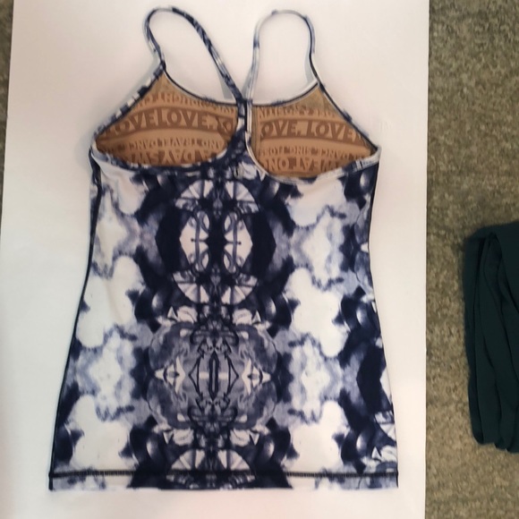 Lululemon tank size 6 gorgeous! - Picture 2 of 4